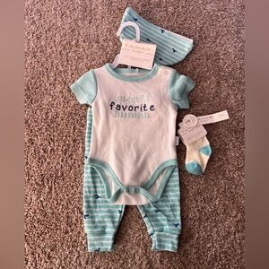 Tahari Baby Mint and White Bodysuit Set Size 0-3 Months‎